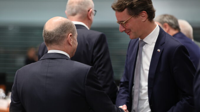 Olaf Scholz und Hendrik Wüst bei der MPK am 06.11.2023 (über dts Nachrichtenagentur)