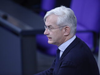 Middelberg hält Sperrung von Haushaltsposten für „unumgänglich“