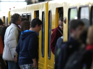 NRW-Ministerpräsident Wüst droht mit Preiserhöhung beim Deutschlandticket