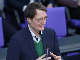 Lauterbach warnt wegen Haushaltskrise vor Leistungskürzungen