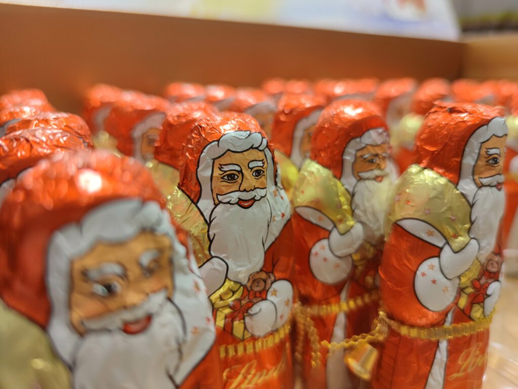 Schoko-Weihnachtsmänner im Supermarkt (Archiv) (über dts Nachrichtenagentur)