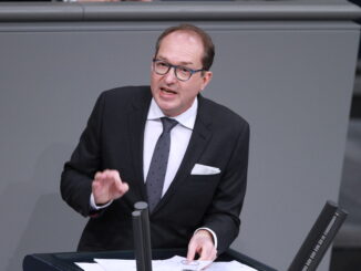 Dobrindt kritisiert Pläne für beschleunigte Einbürgerungen scharf