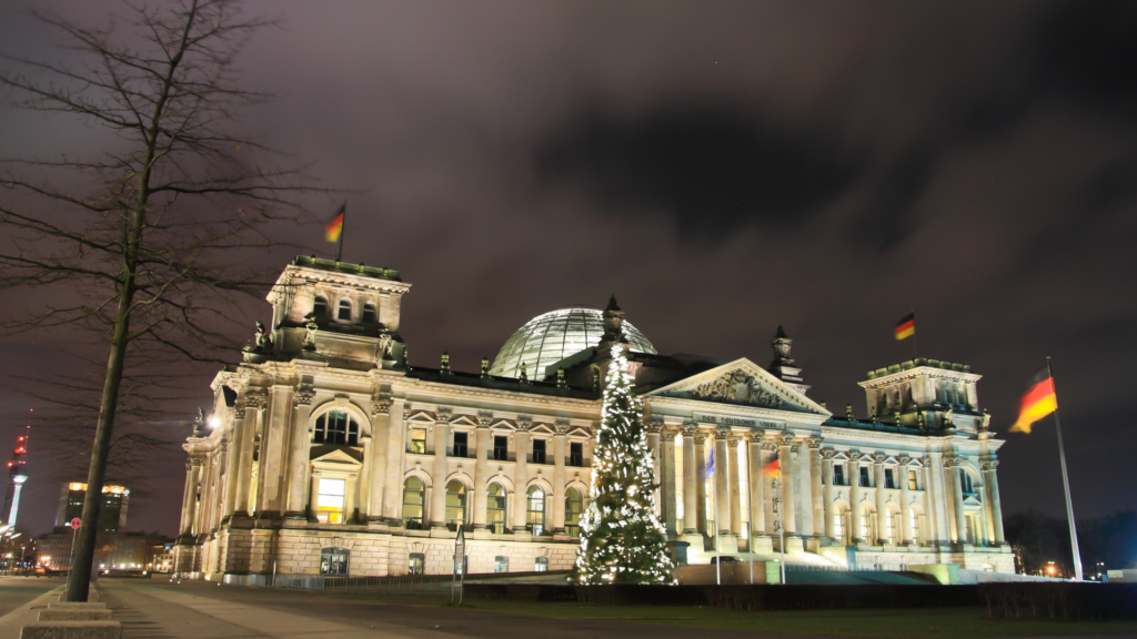 Bundestag in der Weihnachtszeit (über cozmo news)