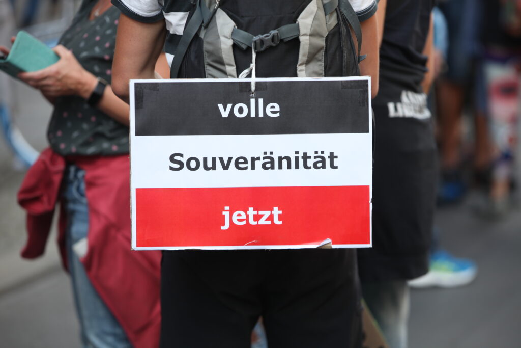 Reichsbürger bei Demo von Corona-Skeptikern (via dts Nachrichtenagentur)