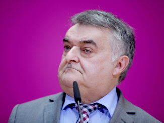 „Nicht jede Protestform nützt der Sache“: Reul droht Bauern bei Autobahnblockaden mit harten Konsequenzen