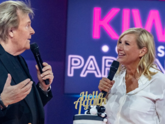 „Hello Again“! Andrea Kiewel feiert in „Kiwis große Partynacht“ am 9. Februar mit Howard Carpendale das Jubiläum seines Megahits