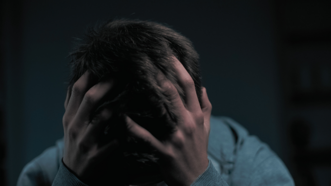 Verzweifelter Mann (über Motortion)