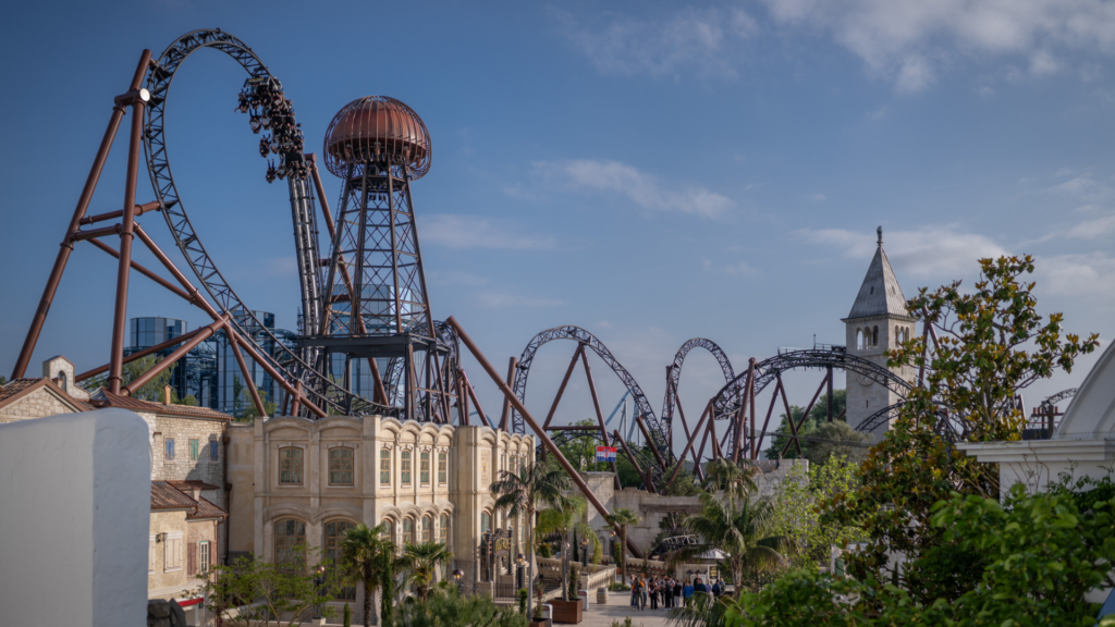 Europa-Park zum besten Freizeitpark der Welt gekürt – „Voltron Nevera“ triumphiert als weltbeste neue Achterbahn