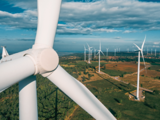 TÜV-Studie: Trotz hoher Belastungen: Unternehmen stehen hinter der Energiewende