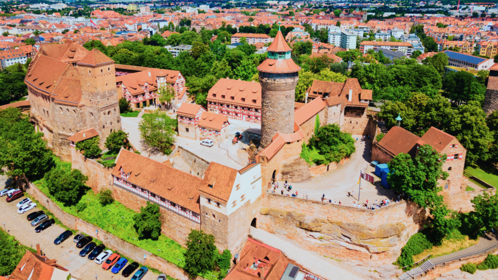 Grusel auf der Nürnberger Kaiserburg: Halloween-Krimilesung mit Jan Beinßen