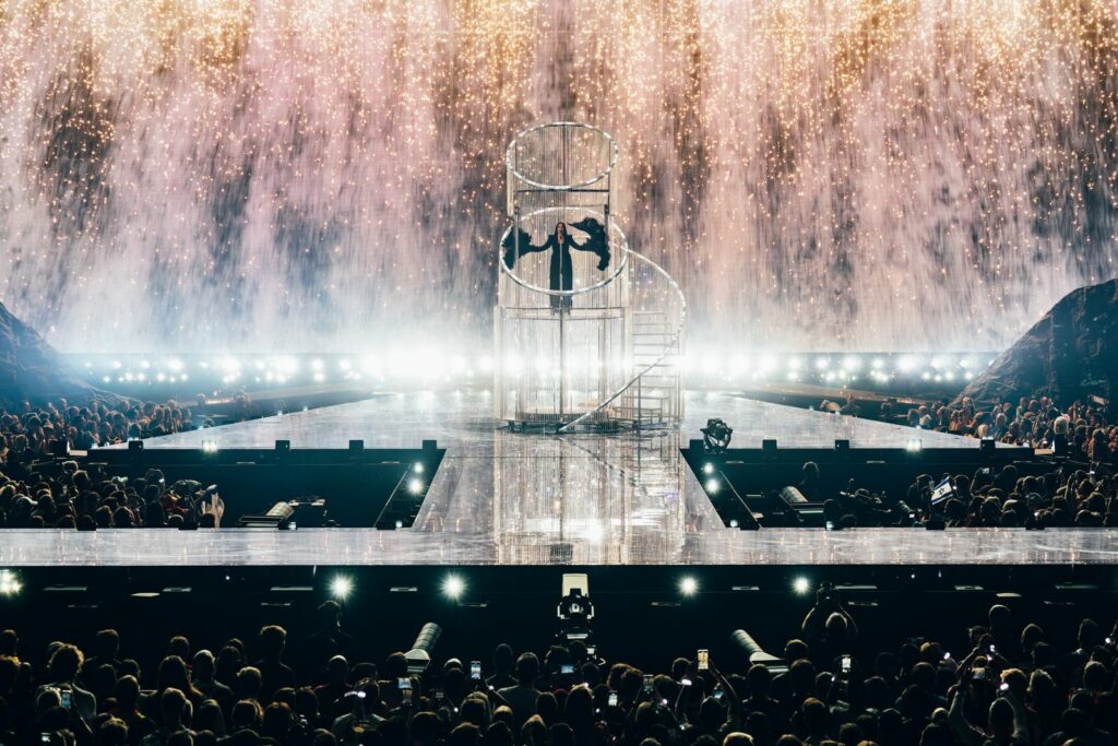 ESC 2025 in Basel von politisch motivierten Zwischenfällen und Farbattacke überschattet