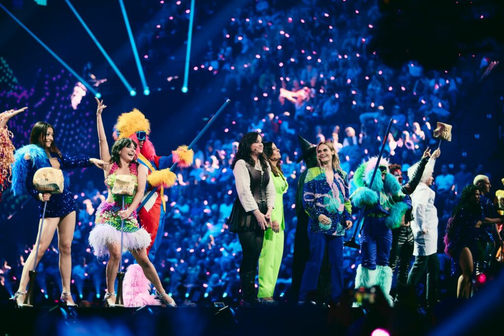 „Made in Switzerland“: Der spektakuläre Interval Act des ersten Halbfinals begeistert ESC-Publikum weltweit