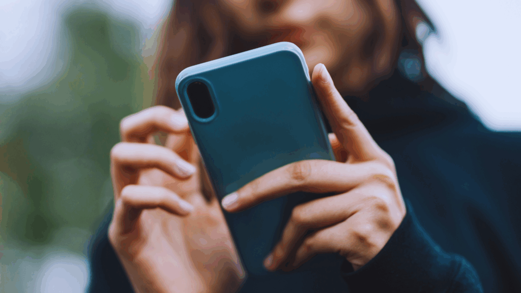 Risiko Smartphone: Warum Du deinem Kind sofort klare Spielregeln geben solltest