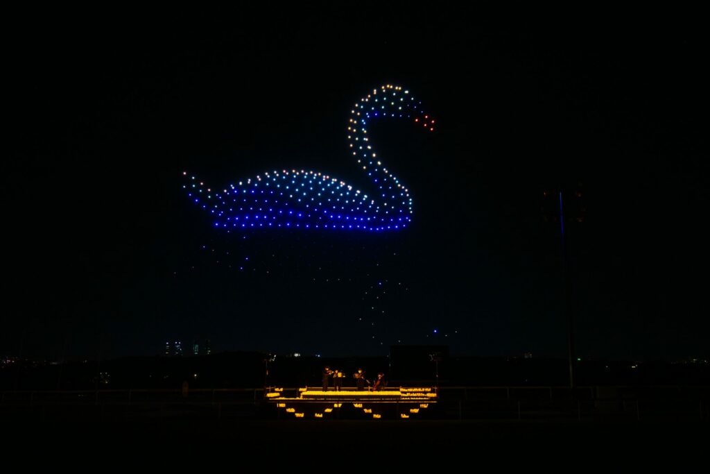 Wenn Klassik am Himmel tanzt: Die DroneArt Show hebt München in neue Lichtdimensionen