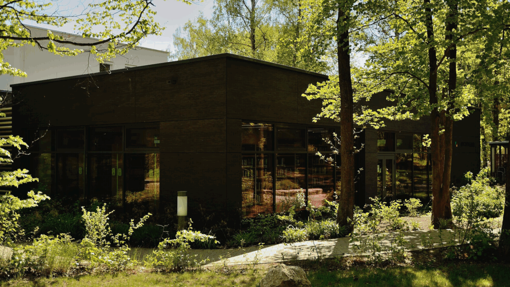 Bildungsrelikt am Abgrund: Wie die Augustana Hochschule in Neuendettelsau ihre Zukunft verspielt