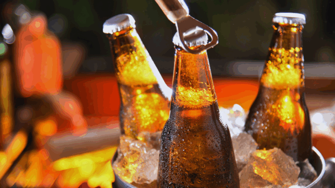 Eiskaltes Bier (über Taveesaksri)