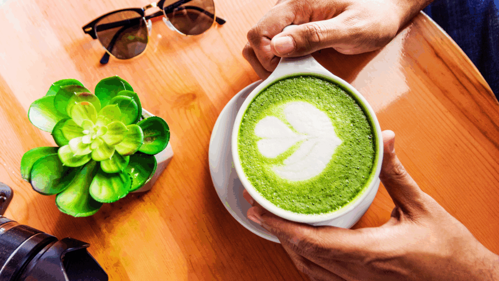 Matcha Latte in Deutschland: Wo du das Kult-Getränk am günstigsten und teuersten bekommst