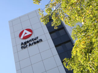 Verspätete Arbeitsuchendmeldung kostet Arbeitslosengeld – Zahl der Sperrzeiten steigt deutlich