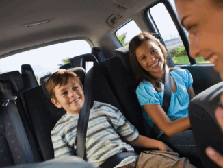 Kinder sicher mitnehmen: Was Autofahrer beim Transport fremder Kinder beachten müssen