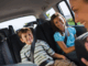 Kinder sicher mitnehmen: Was Autofahrer beim Transport fremder Kinder beachten müssen