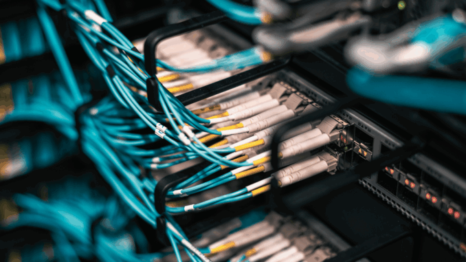 Internet (über Brett Sayles)