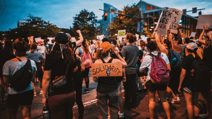 Demonstration (über Kelly)