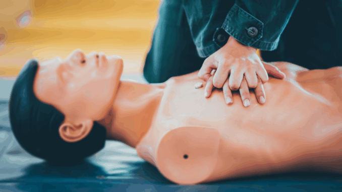 Übung Herz-Lungen-Wiederbelebung (über Ritthichai)