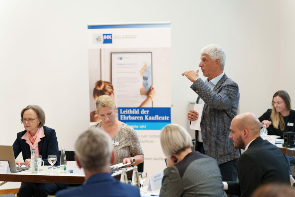 Weniger Bürokratie im Bauwesen: Wirtschaft fordert mehr Vertrauen und Eigenverantwortung Weniger Bürokratie im Bauwesen: Wirtschaft fordert mehr Vertrauen und Eigenverantwortung