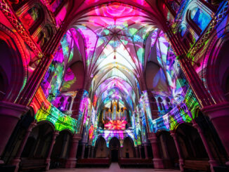 „Genesis“ verwandelt Nürnberger Peterskirche in ein Meer aus Licht