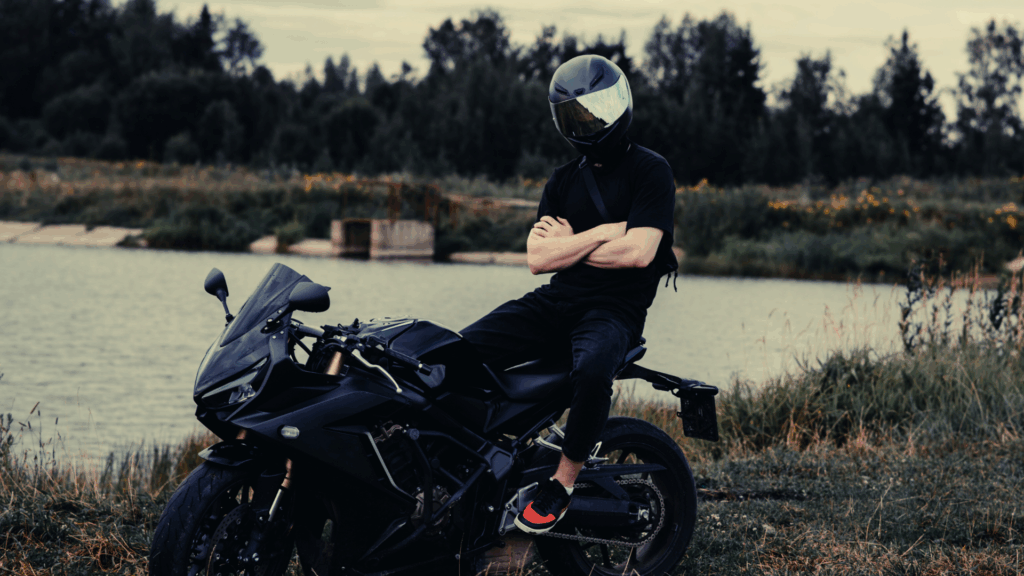 Visier runter, Hirn aus: Der Fetisch der gesichtslosen Biker Visier runter, Hirn aus: Der Fetisch der gesichtslosen Biker