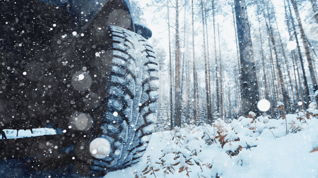 Winterreifen im Ausland: Diese Regeln gelten für Autofahrer im Winterurlaub Winterreifen im Ausland: Diese Regeln gelten für Autofahrer im Winterurlaub