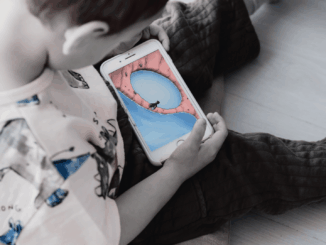 Das erste Smartphone: Warum Eltern beim Weihnachtsgeschenk Verantwortung übernehmen müssen