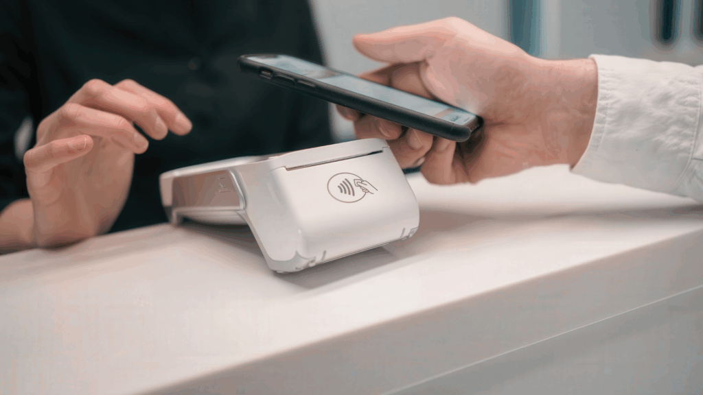 Trinkgeld auf dem Rückzug: Wenn das Terminal fragt und das Portemonnaie schweigt