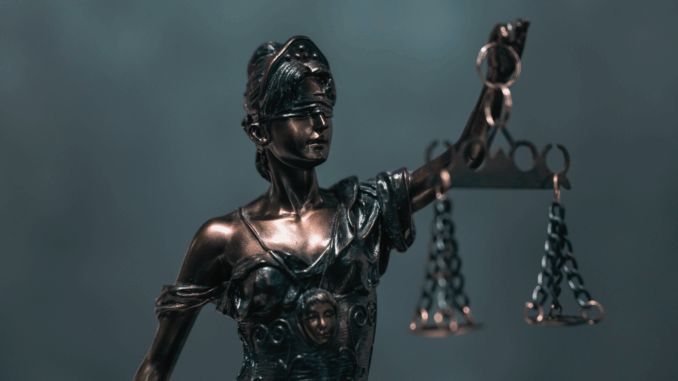Justitia (über Pavel Danilyuk)