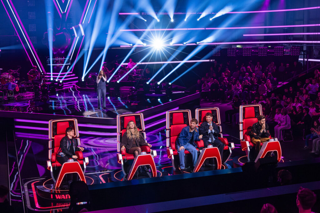 Zwillingspremiere am Buzzer: „The Voice Kids“ startet mit neuem Coach-Duo