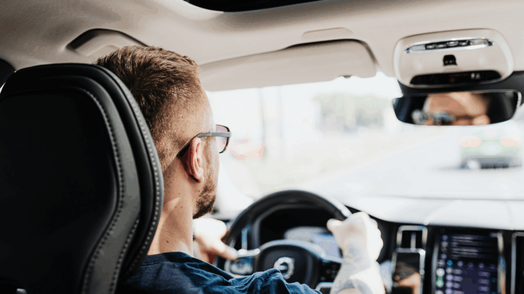 „Günstiger Führerschein“ verfehlt Wirkung: Fahrschulen melden massive Einbrüche