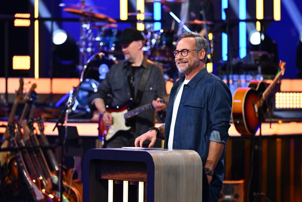 „Hast Du Töne?“ startet mit neuen Folgen und Promi-Gästen in SAT.1