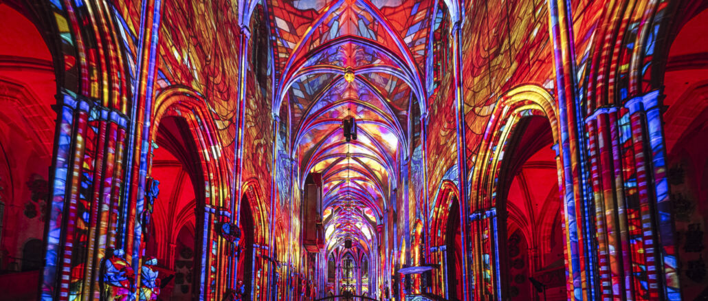 „LUMINISCENCE“ in der Lorenzkirche bis 30. April verlängert