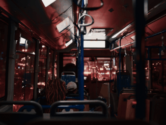 Destatis: Nahverkehr stagniert 2025 – Fernbus und Fernbahn legen zu