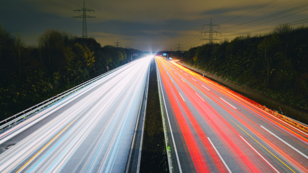 Stau auf der Autobahn: Diese Regeln sollten Autofahrer unbedingt kennen